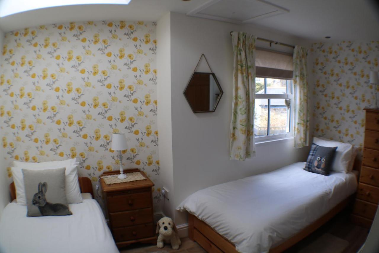 Large Cottage, 3 Beds All En-Suite, Small Village Location Overlooking Mousehole Penzance Exterior foto